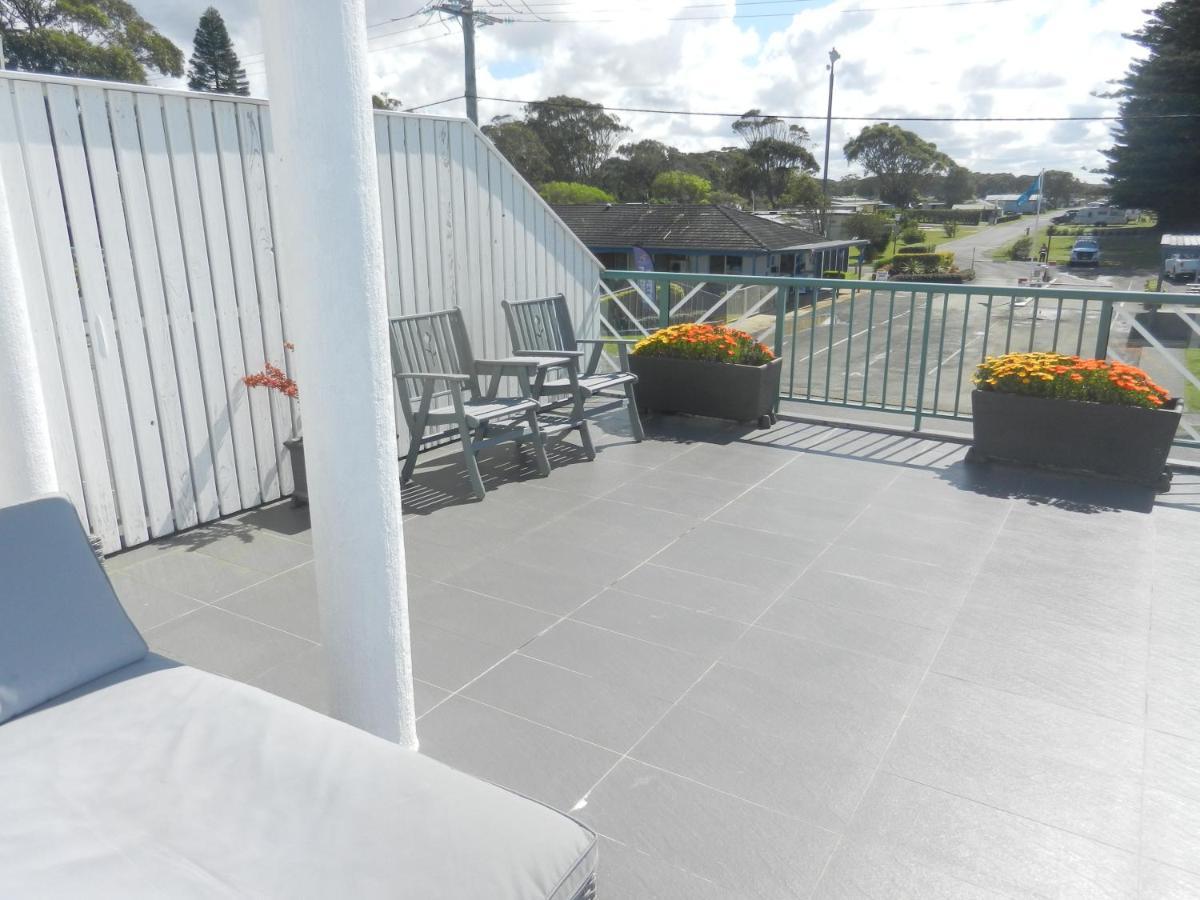 Oceanside Hawks Nest Hotel Bagian luar foto