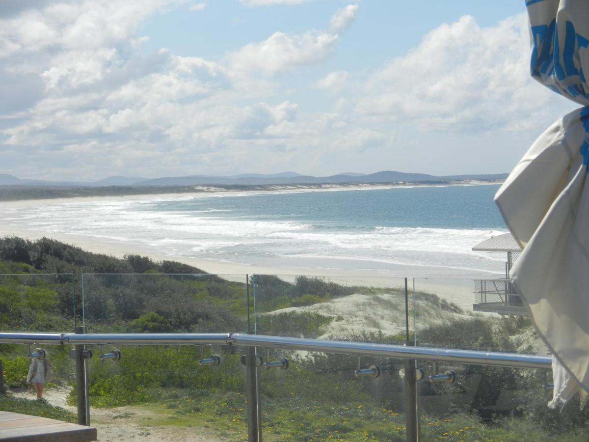 Oceanside Hawks Nest Hotel Bagian luar foto