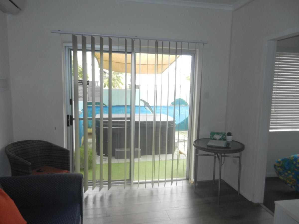 Oceanside Hawks Nest Hotel Bagian luar foto