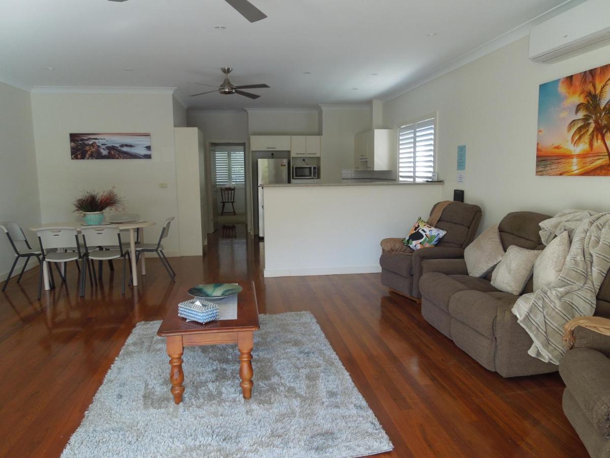 Oceanside Hawks Nest Hotel Bagian luar foto