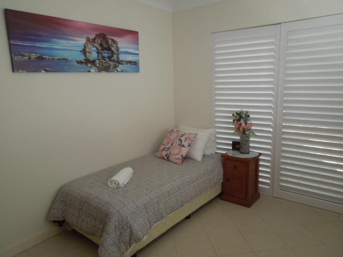 Oceanside Hawks Nest Hotel Bagian luar foto